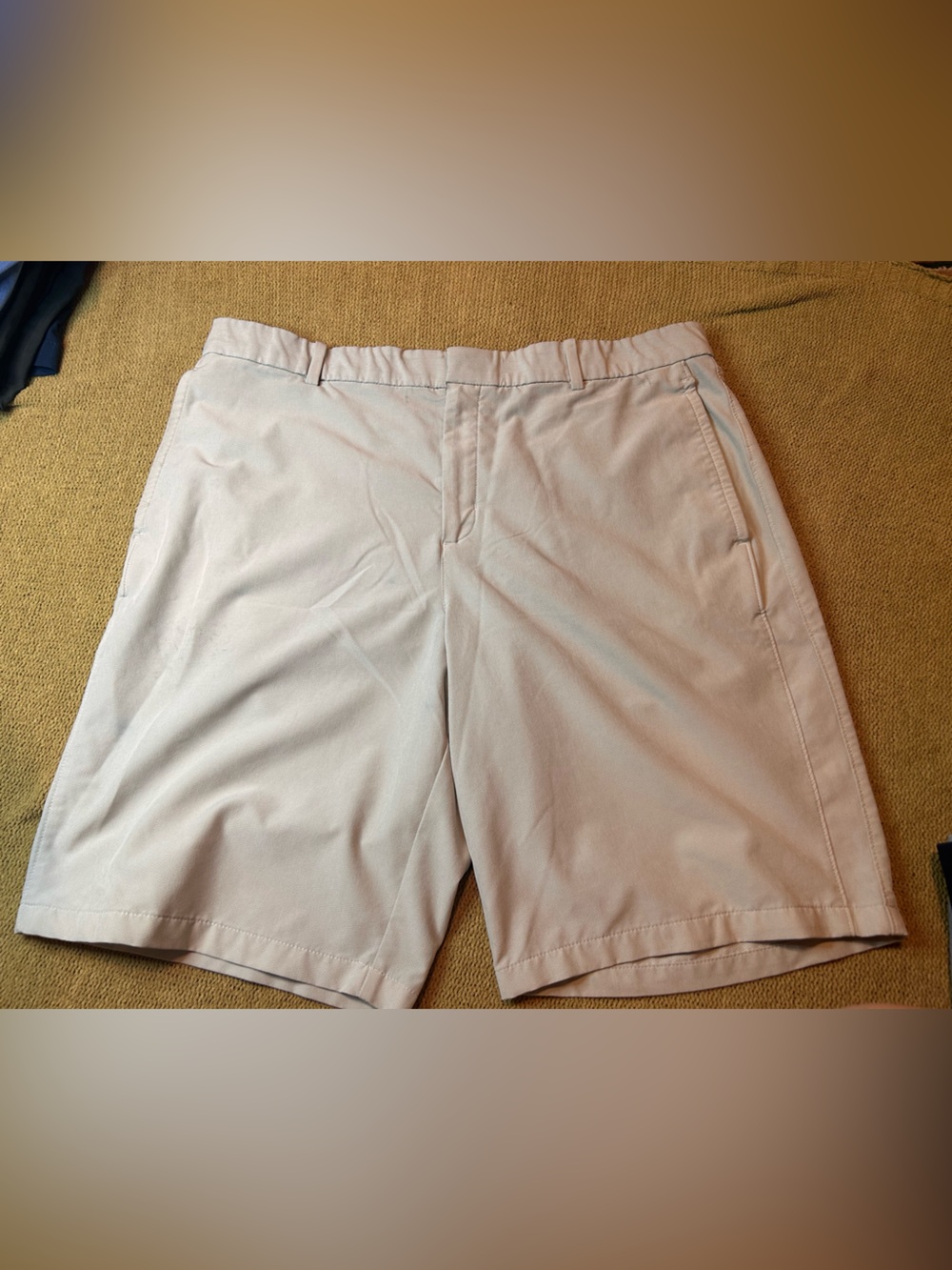Nike Men's Light Beige Flat-Front Golf Shorts
